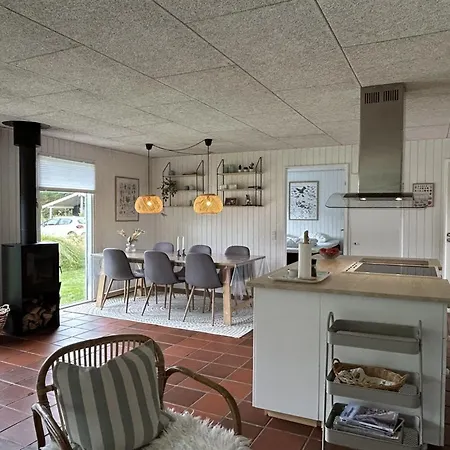 Pietari - 600m From The Sea By Interhome